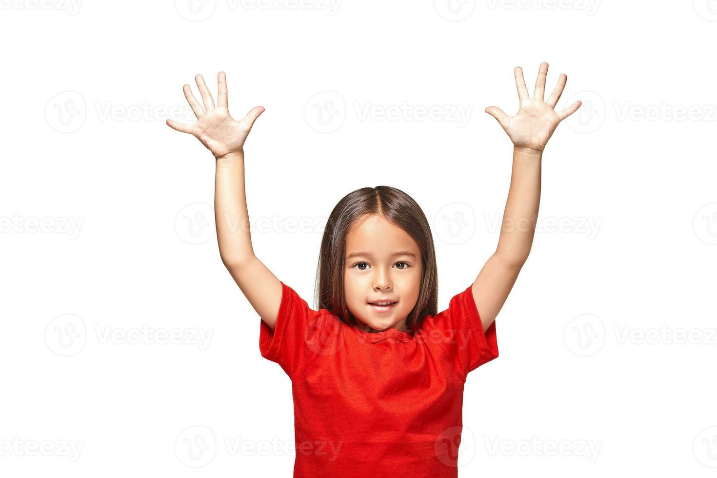 Mädchen zeigt an ihr zwei Hände mit 5 Finger foto