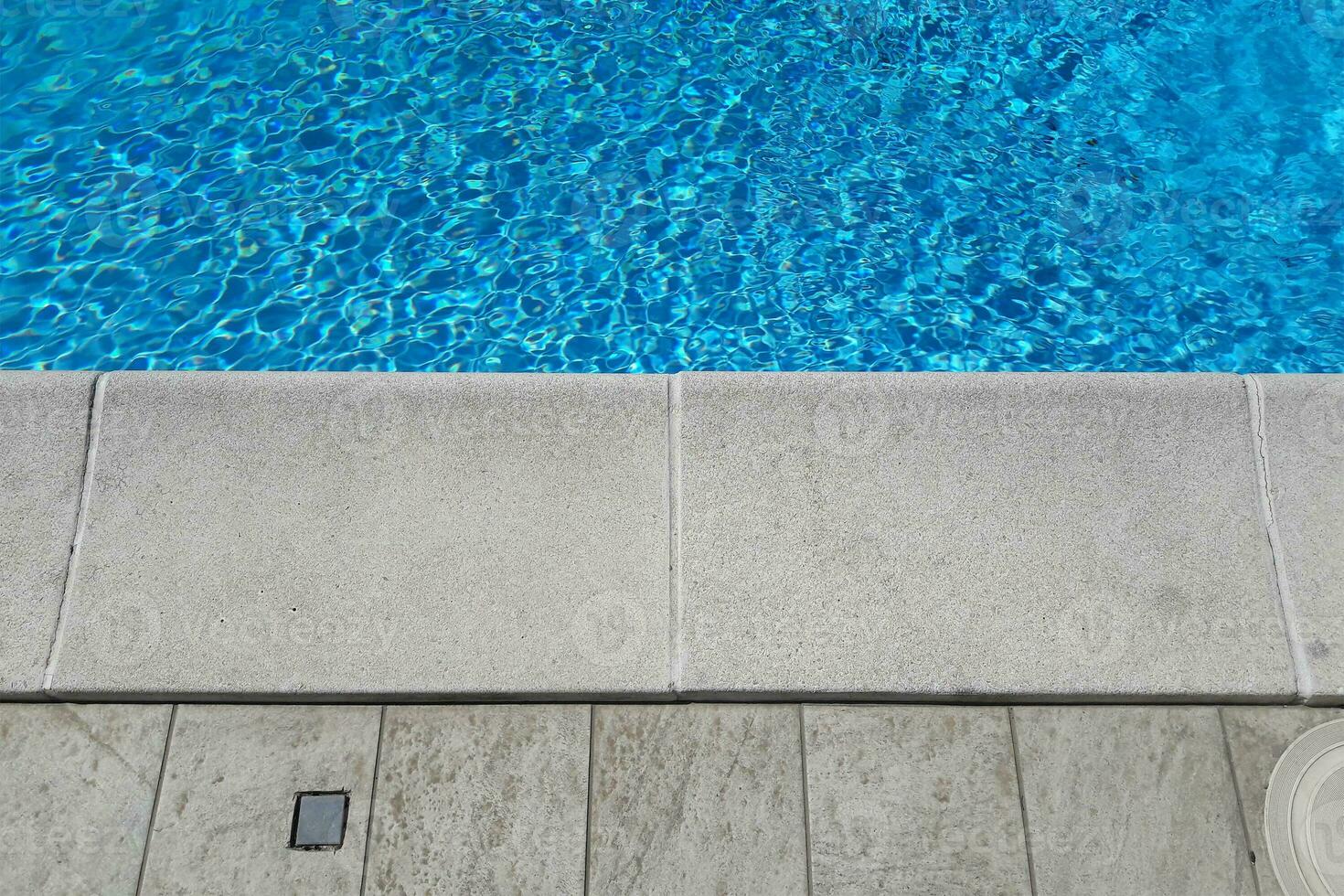 Detail von ein schön Schwimmen Schwimmbad Kante foto