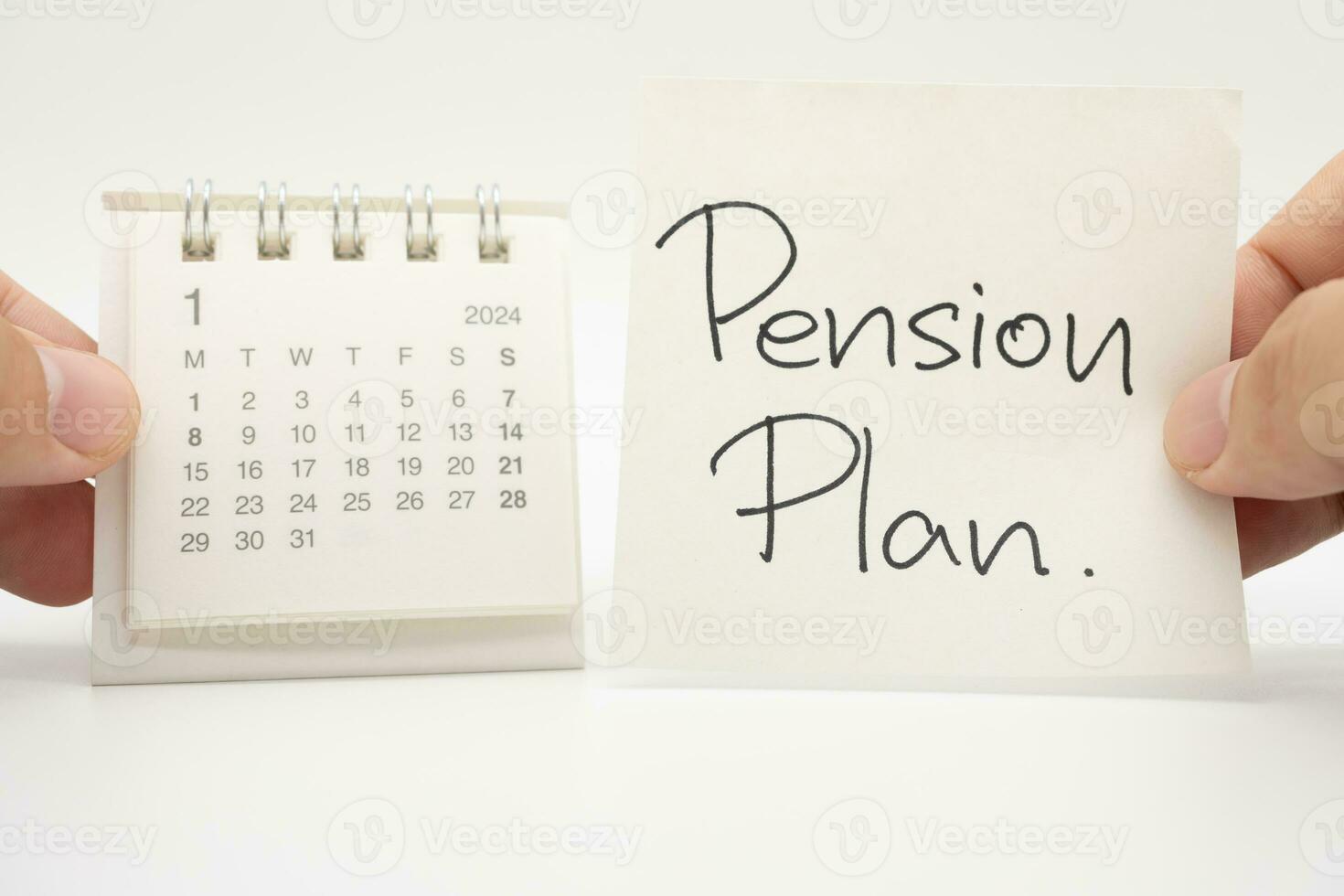 Schreibtisch Kalender und die Pension planen Hinweis Papier isoliert auf Weiß Hintergrund. zum Ruhestand, die Pension planen Konzept. zuletzt Datum von arbeiten. foto