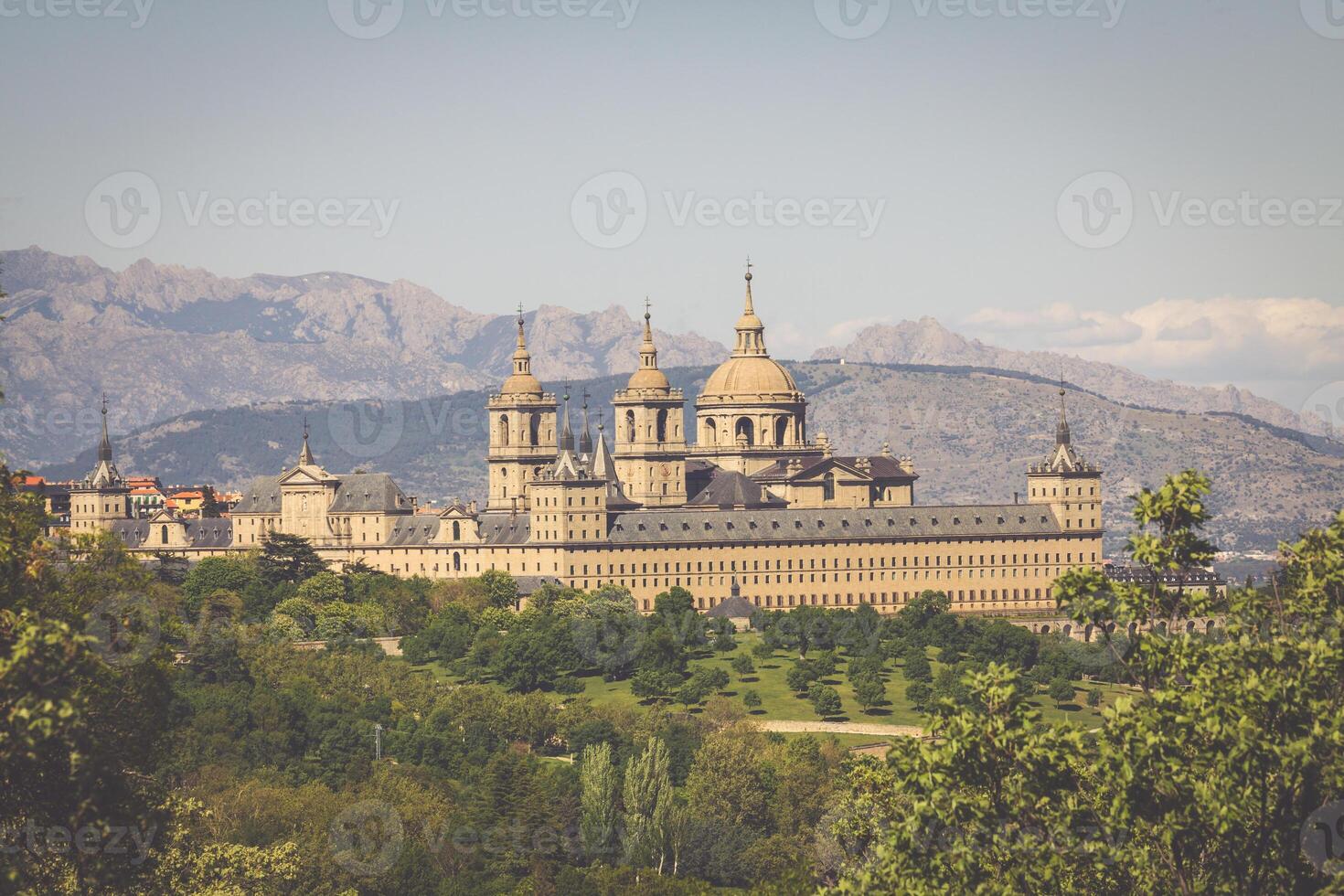 das königlich Sitz von san Lorenzo de el escorial, historisch Residenz von das König von Spanien, Über 45 Kilometer Nordwest Madrid, im Spanien. foto