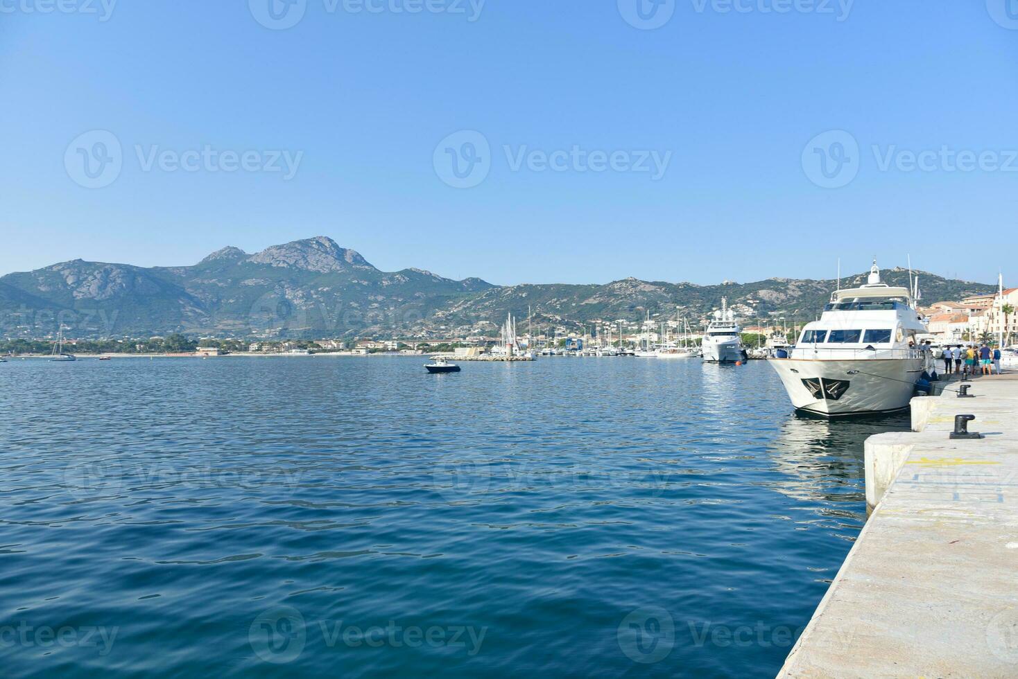 Landschaft Aussicht zu Mittelmeer sehen von Hügel, Calvi, Frankreich foto