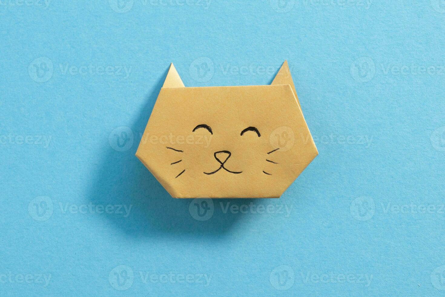 Schritt durch Schritt Foto Anweisung Wie zu machen Origami Papier Kätzchen. einfach DIY Kinder Kinder- Konzept.