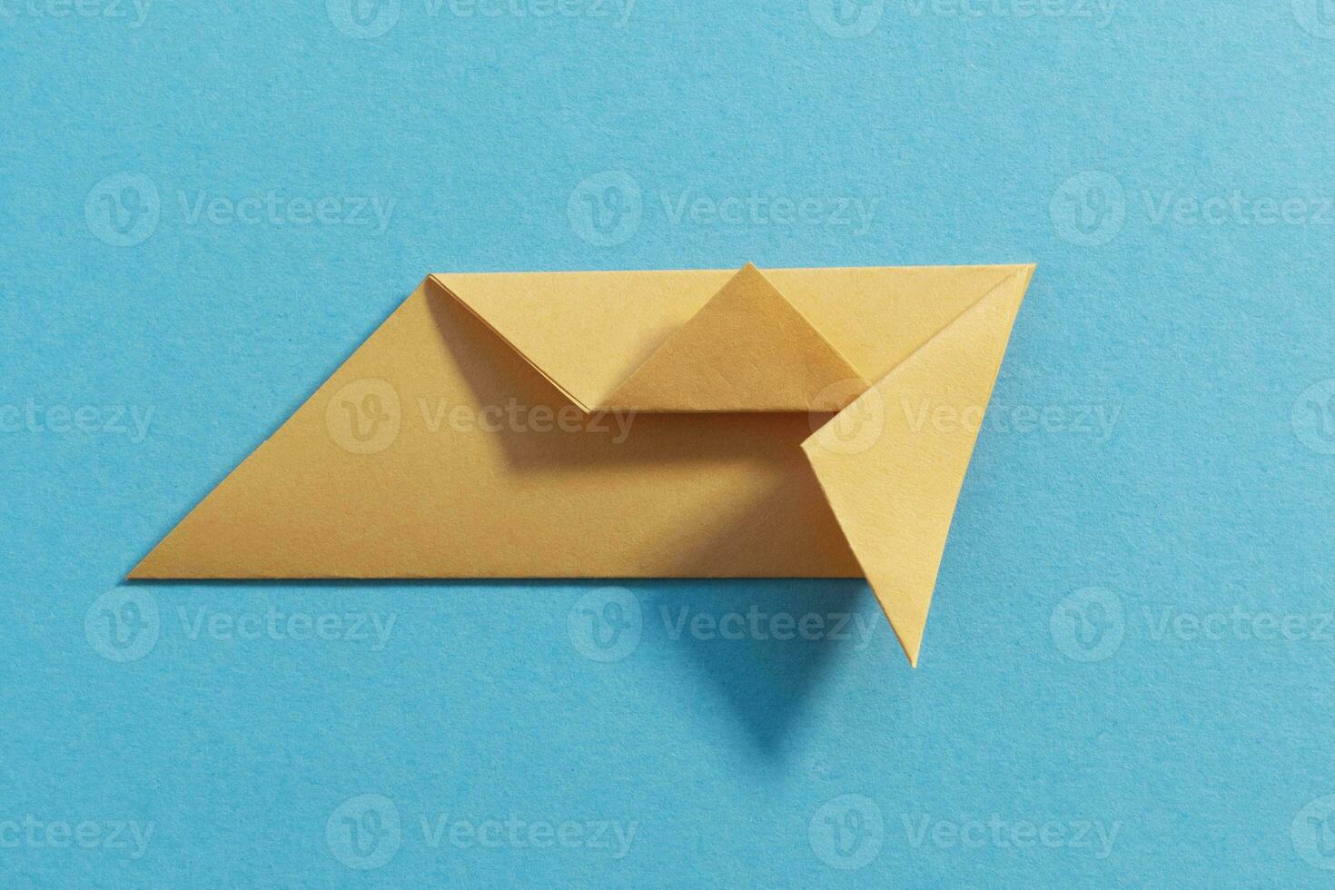 Schritt durch Schritt Foto Anweisung Wie zu machen Origami Papier Kätzchen. einfach DIY Kinder Kinder- Konzept.