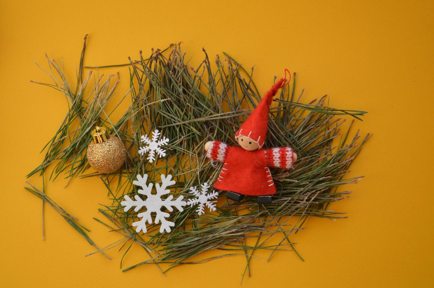 Zusammensetzung von Neujahrs- und Weihnachtsspielzeug foto