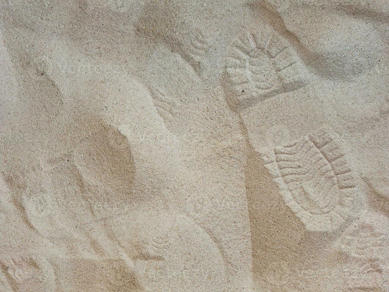 Bild von Sand mit Schuh Markierungen foto