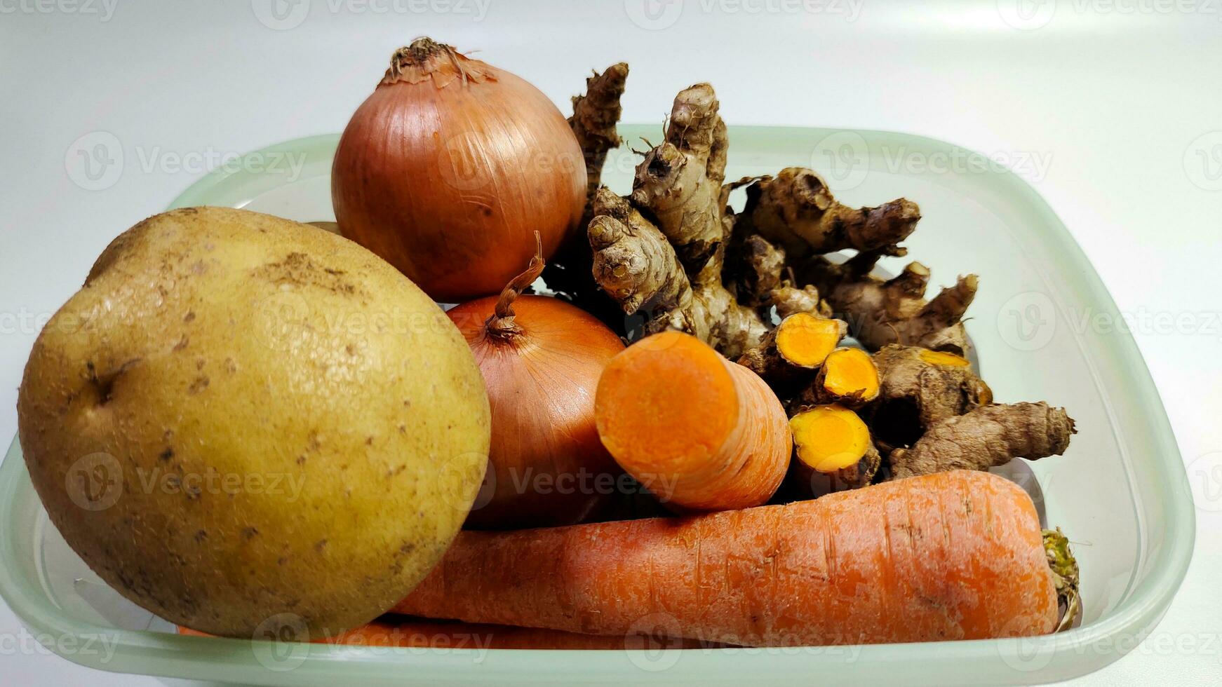 Gewürze und Gemüse zum Kochen foto