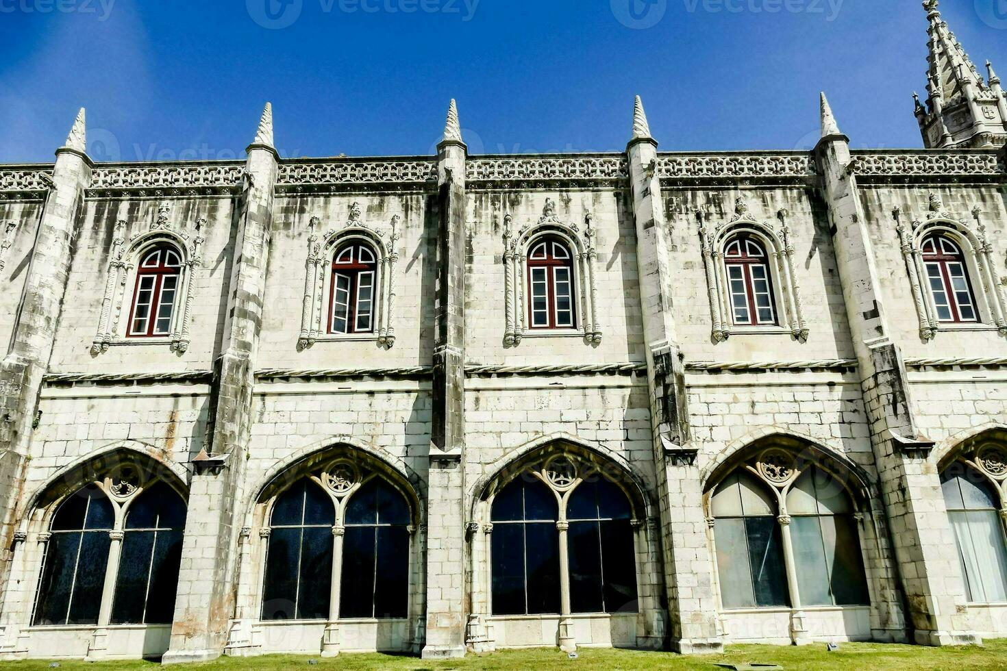 das Außen von das Kathedrale von das Stadt von Lissabon foto