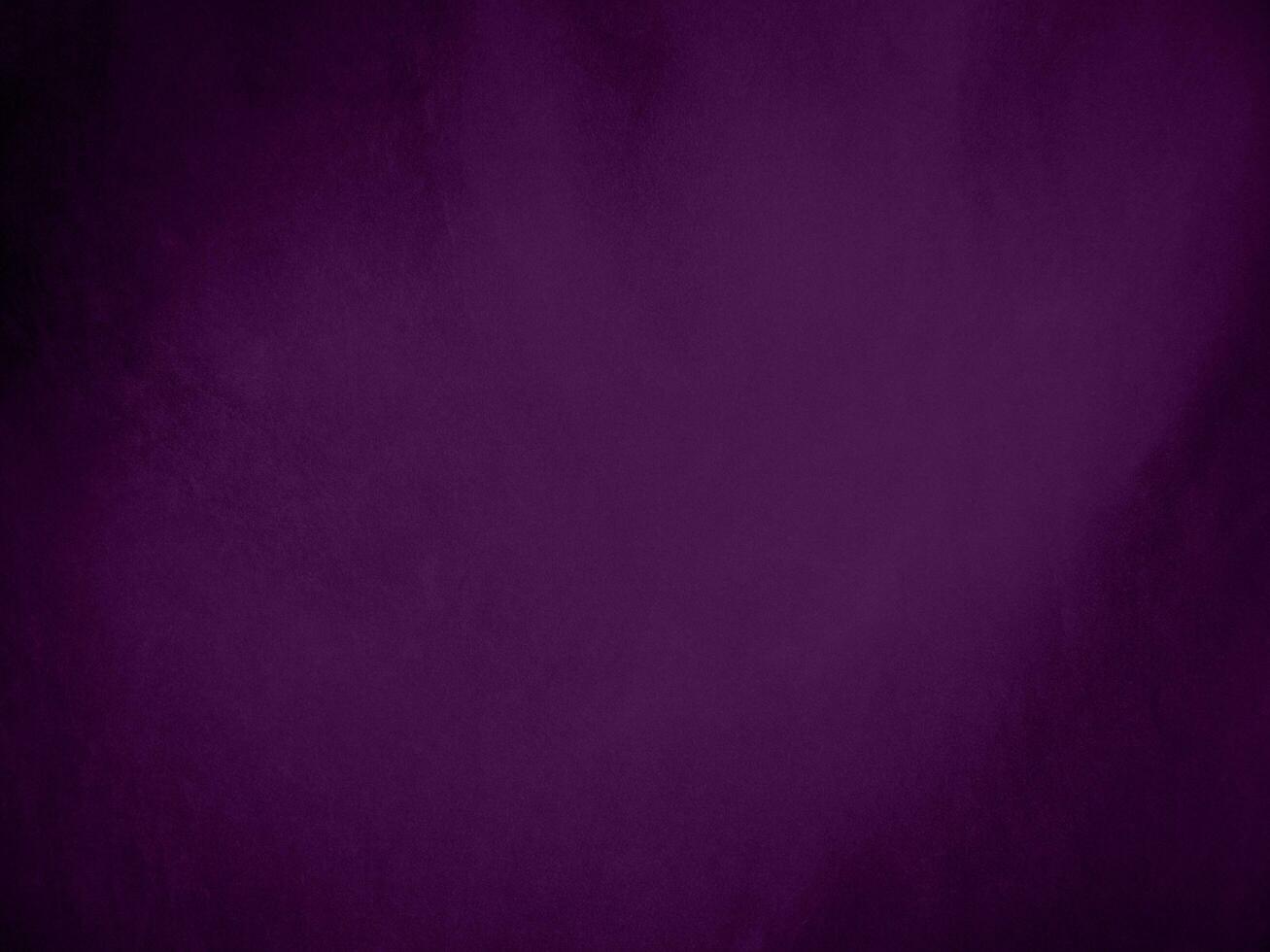 dunkel lila Samt Stoff Textur benutzt wie Hintergrund. violett Farbe Panne Stoff Hintergrund von Sanft und glatt Textil- Material. zerquetscht Samt .Luxus Magenta Ton zum Seide. foto