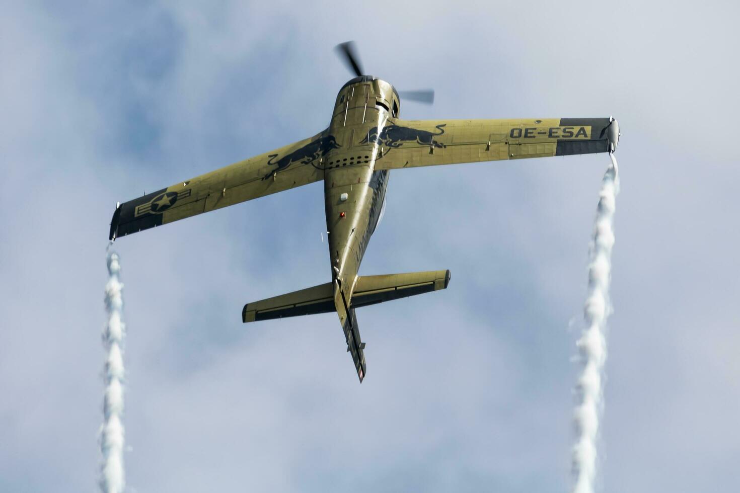 cakovec, Kroatien, 2018 - - alt Timer Warbird beim Luft Base und Flugplatz. kalt Krieg und Welt Krieg Luftfahrt. Flugschau Anzeige. alt Militär- Flugzeug. fliegen und fliegend. foto