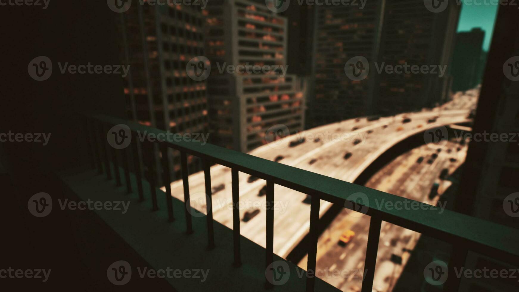 ein Stadtbild gefangen von ein Balkon mit Blick auf ein geschäftig Straße foto