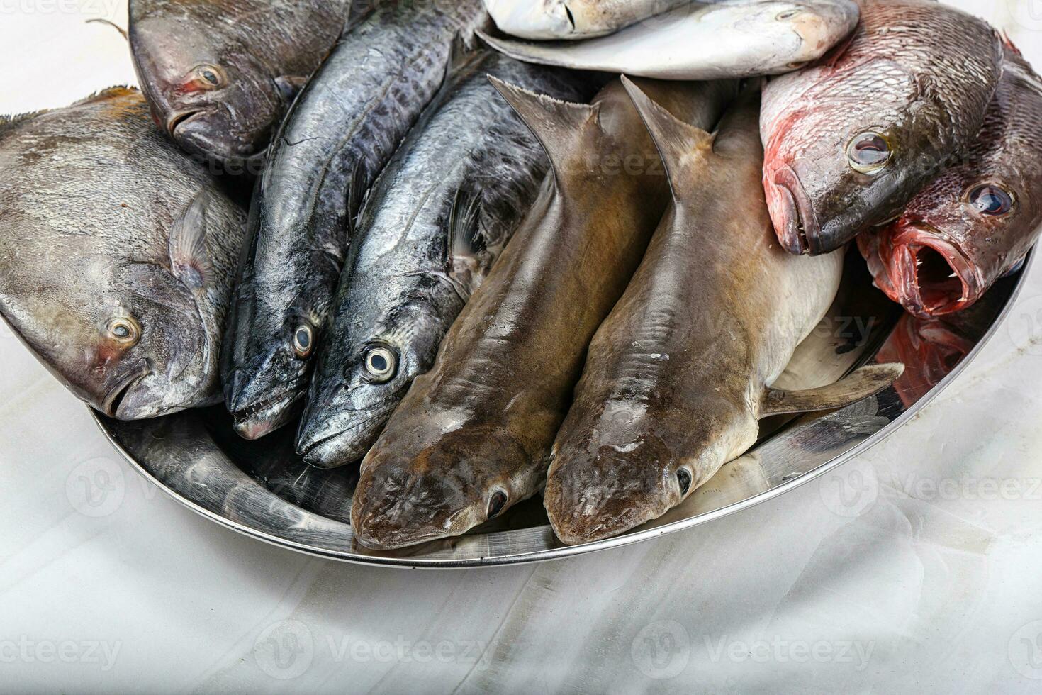 roh Fisch mischen zum Kochen foto