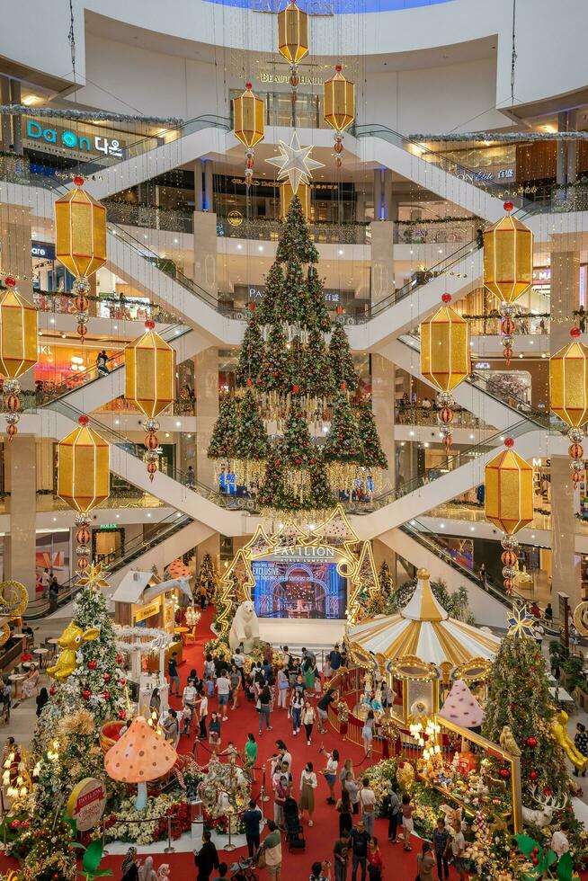 schön Weihnachten Dekoration im Pavillon kuala Lumpur. Menschen können gesehen erkunden und Einkaufen um Es. foto