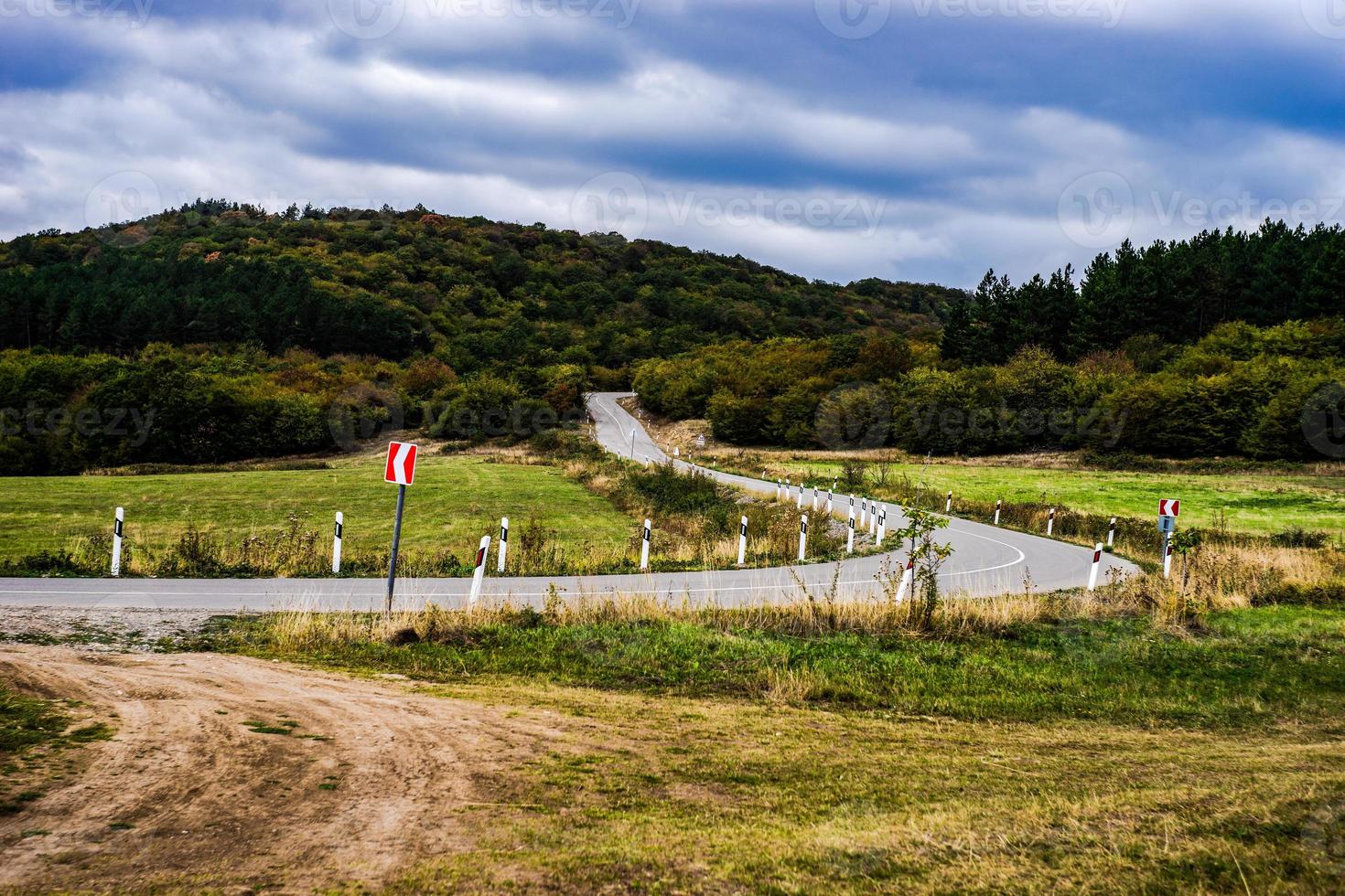 ländliche Kaukasus-Berglandschaft foto