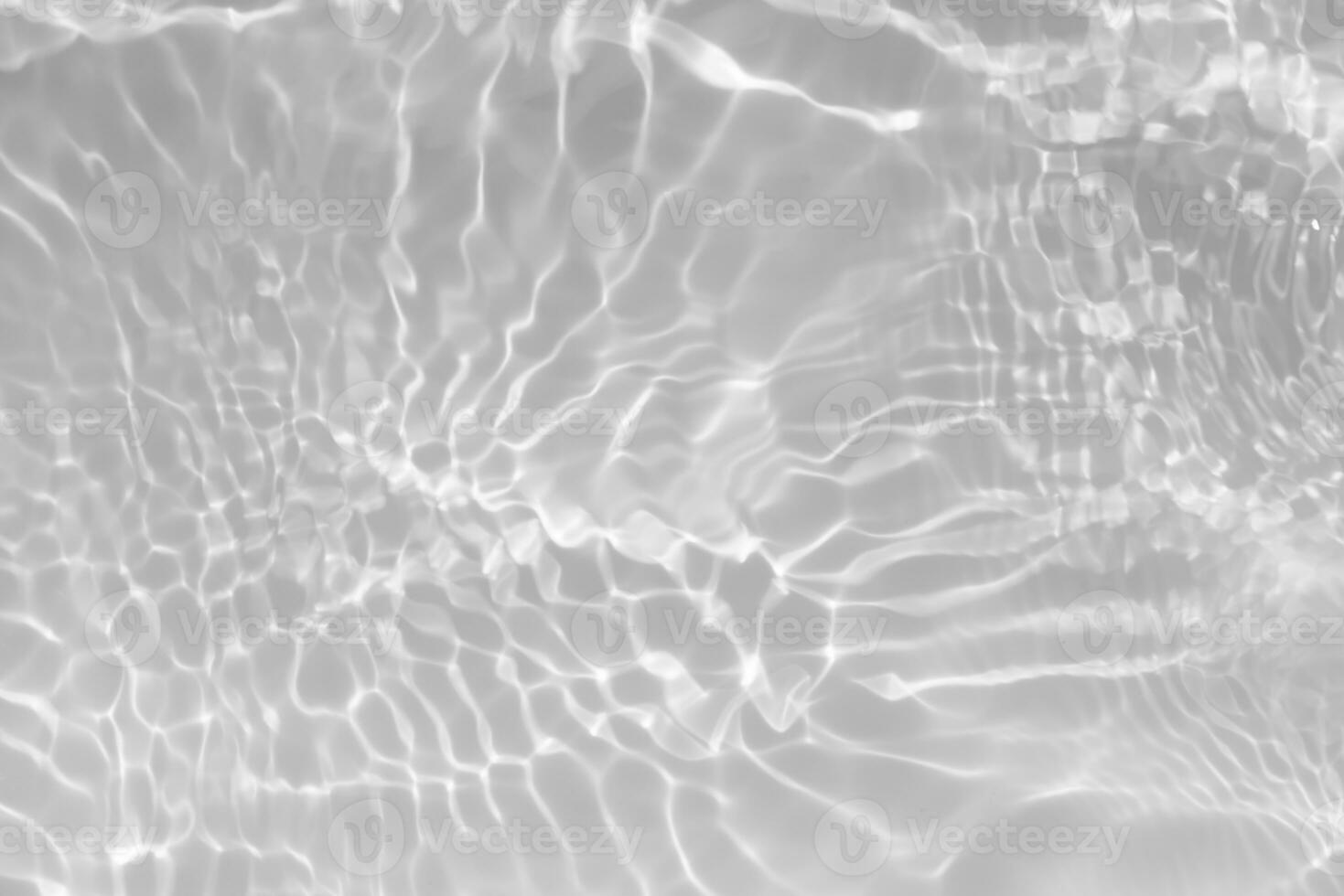 Weiß Wasser mit Wellen auf das Oberfläche. defokussieren verschwommen transparent Weiß farbig klar Ruhe Wasser Oberfläche Textur mit spritzt und Blasen. Wasser Wellen mit leuchtenden Muster Textur Hintergrund. foto