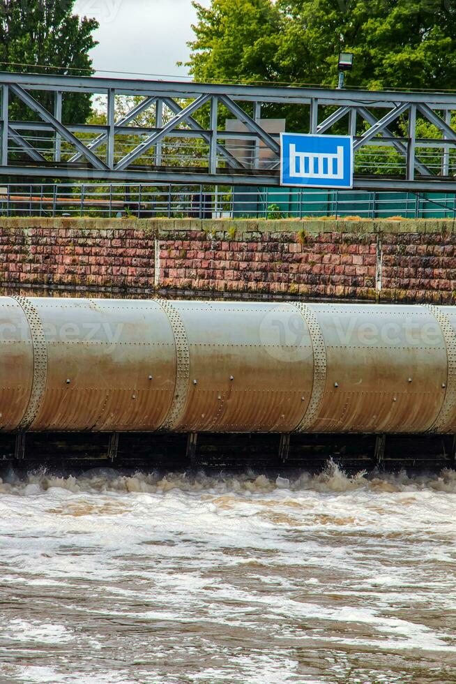 ein klein Wasserkraft Leistung Pflanze im das Stadt von Nitra im Slowakei. foto