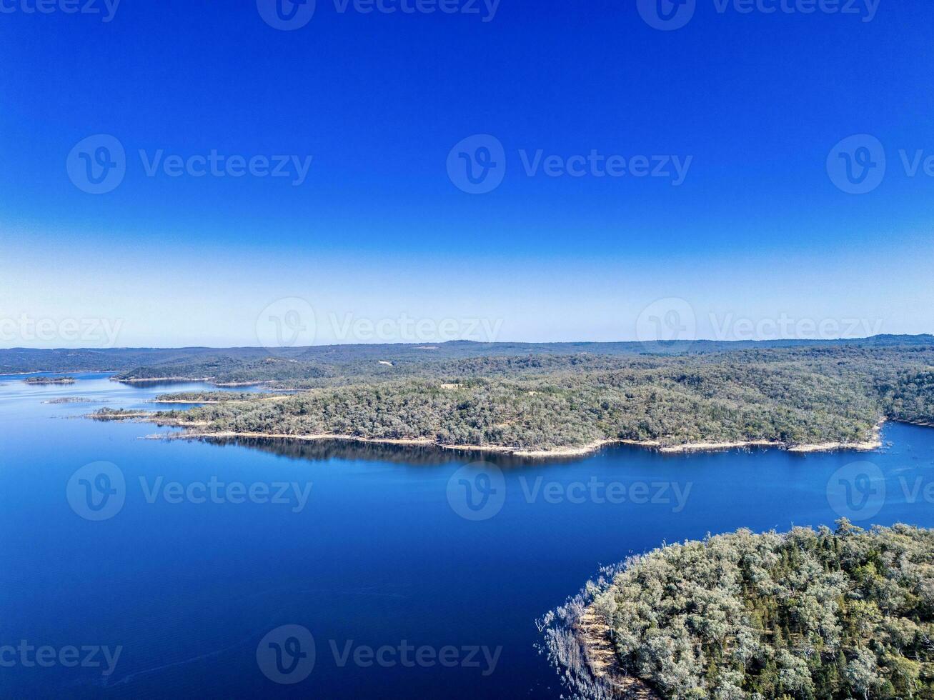 Antenne Aussicht von ein Drohne genommen beim Copeton Damm Nord Küstenvorland aus in der Nähe von inverell, Neu Süd Wales, 2360, Australien foto