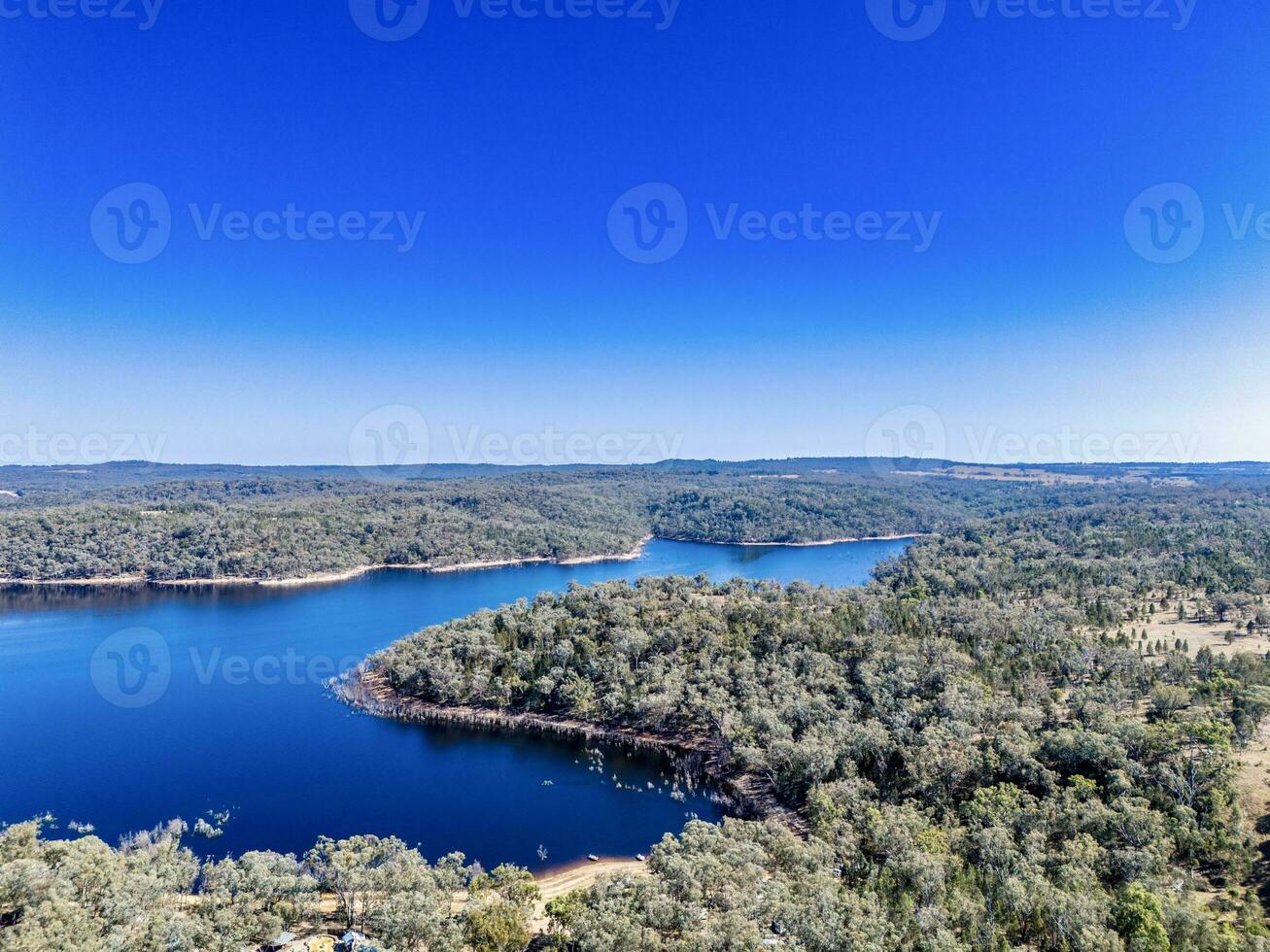 Antenne Aussicht von ein Drohne genommen beim Copeton Damm Nord Küstenvorland aus in der Nähe von inverell, Neu Süd Wales, 2360, Australien foto