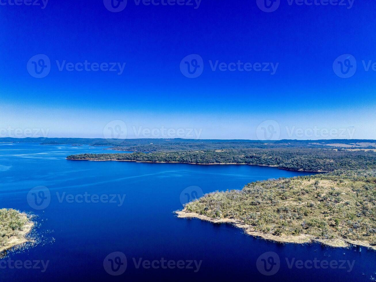 Antenne Aussicht von ein Drohne genommen beim Copeton Damm Nord Küstenvorland aus in der Nähe von inverell, Neu Süd Wales, 2360, Australien foto