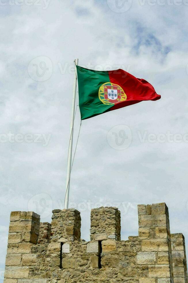 Portugal Flagge auf Schloss Mauer foto