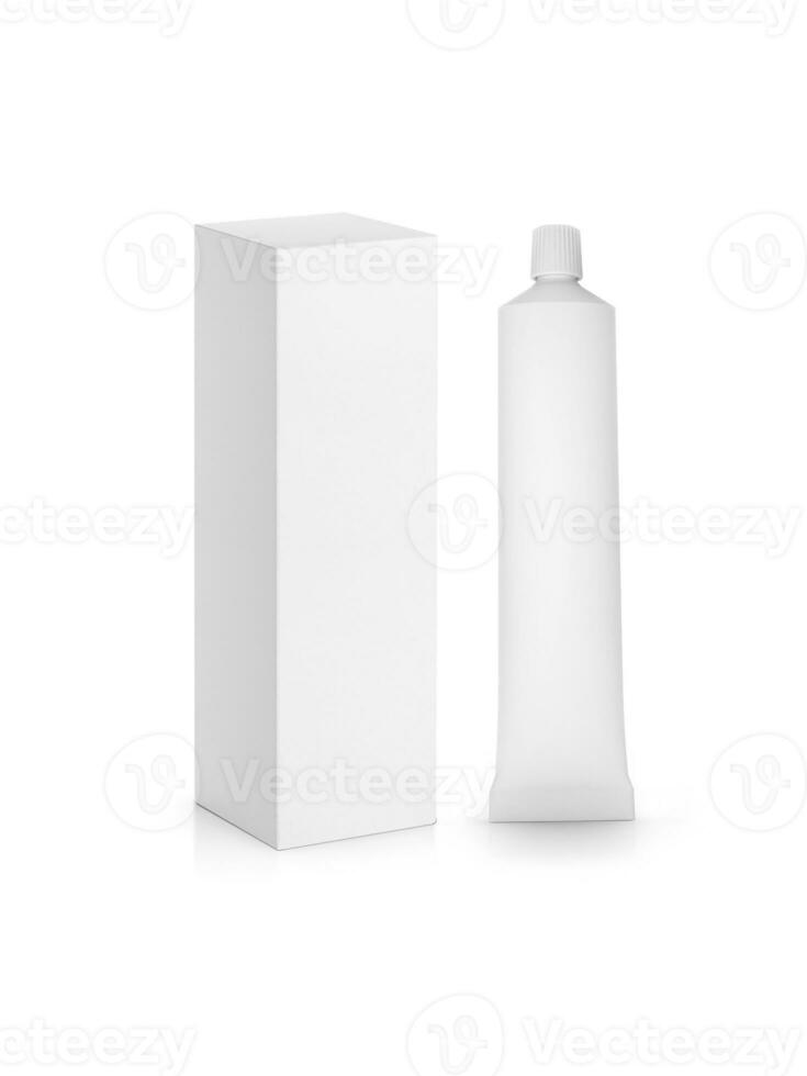 Medizinröhrchen und -paket isoliert auf weißem Hintergrund foto