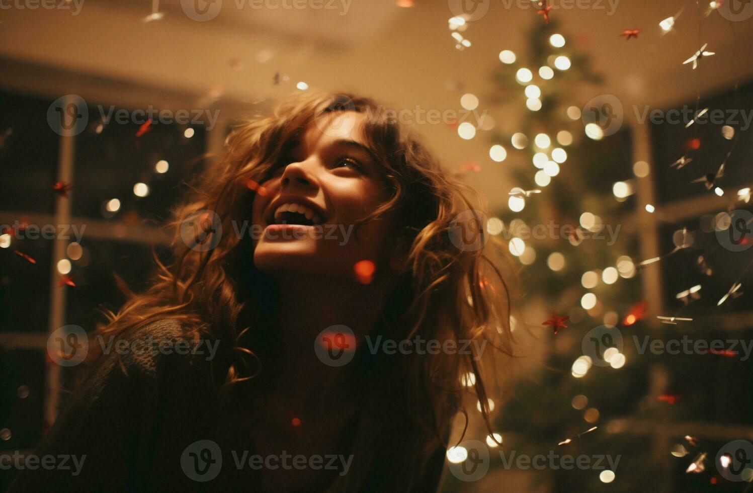 ai generiert Porträt von ein glücklich jung Frau mit lange lockig Haar im Vorderseite von ein Weihnachten Baum foto