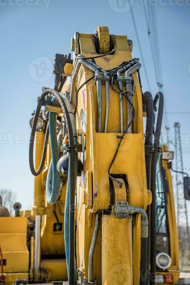 Teil von modern Gelb Bagger Maschinen. Vertikale Aussicht foto