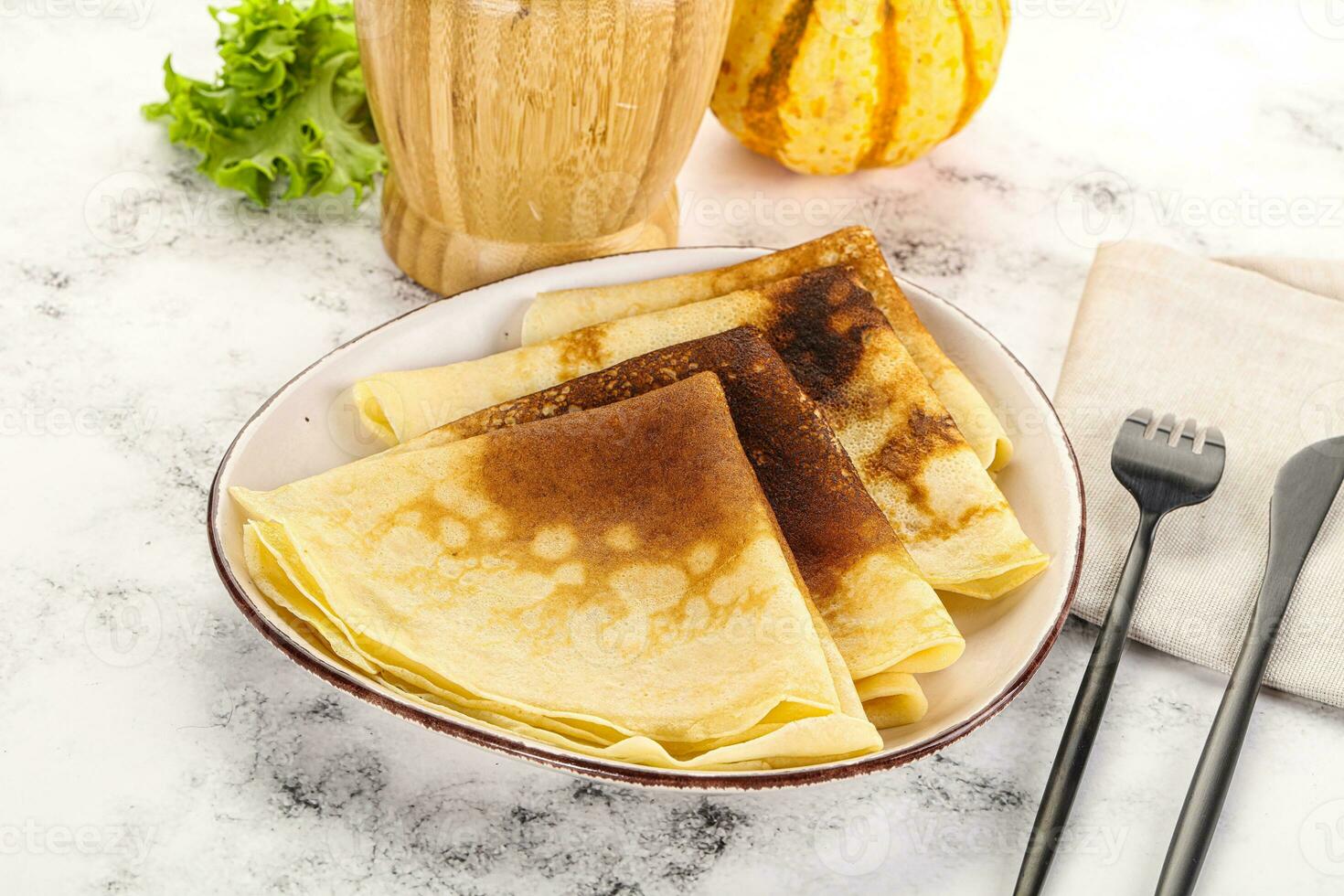 hausgemacht Pfannkuchen Haufen zum Frühstück foto