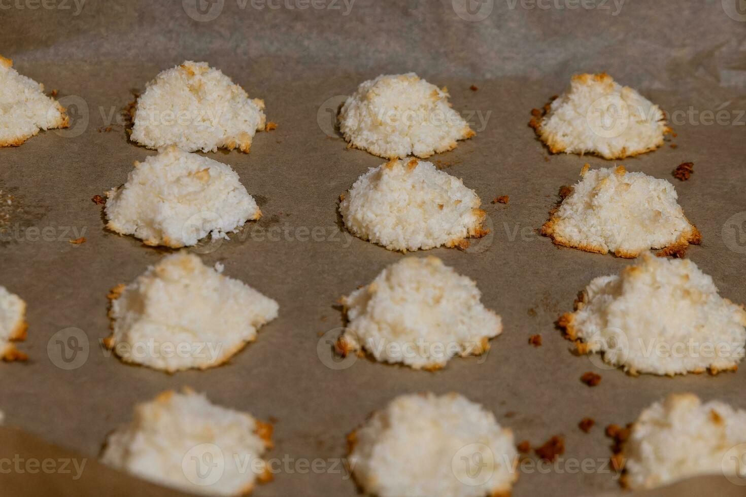 Makrone Kekse auf Backen Papier foto