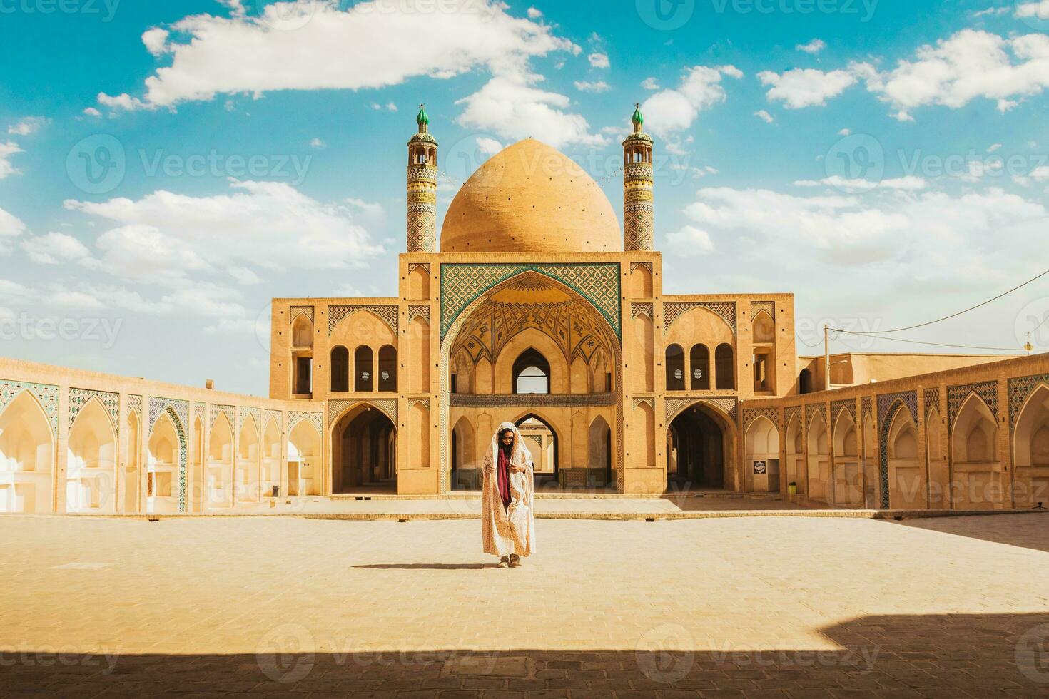 Kashan, ich rannte , 2022 - - Touristen und Pilger erkunden Besichtigung schön Aha bozorg Moschee foto