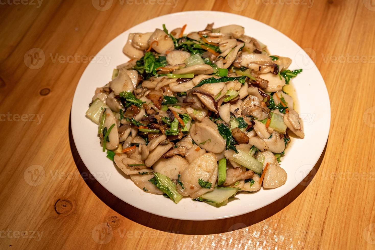 Chinesische traditionelle Bankettgerichte sind wunderschön, duftend und lecker foto