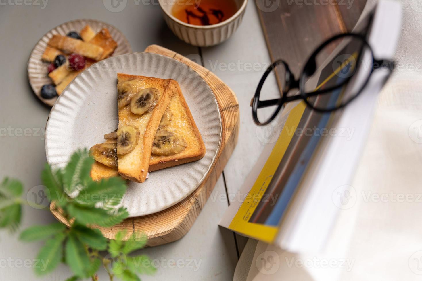 Afternoon Tea Time, Schwarztee mit Brot foto