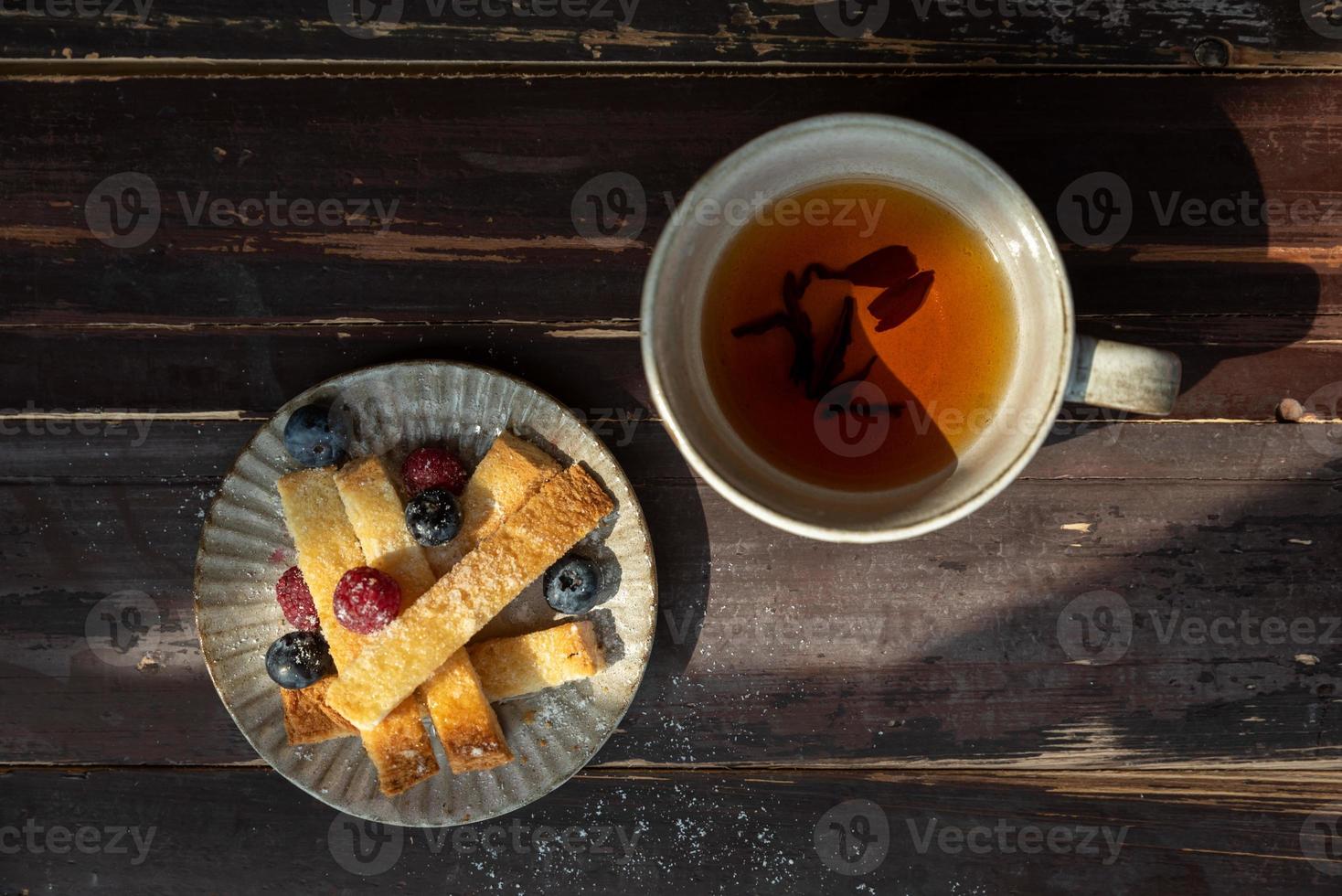 Afternoon Tea Time, Schwarztee mit Brot foto