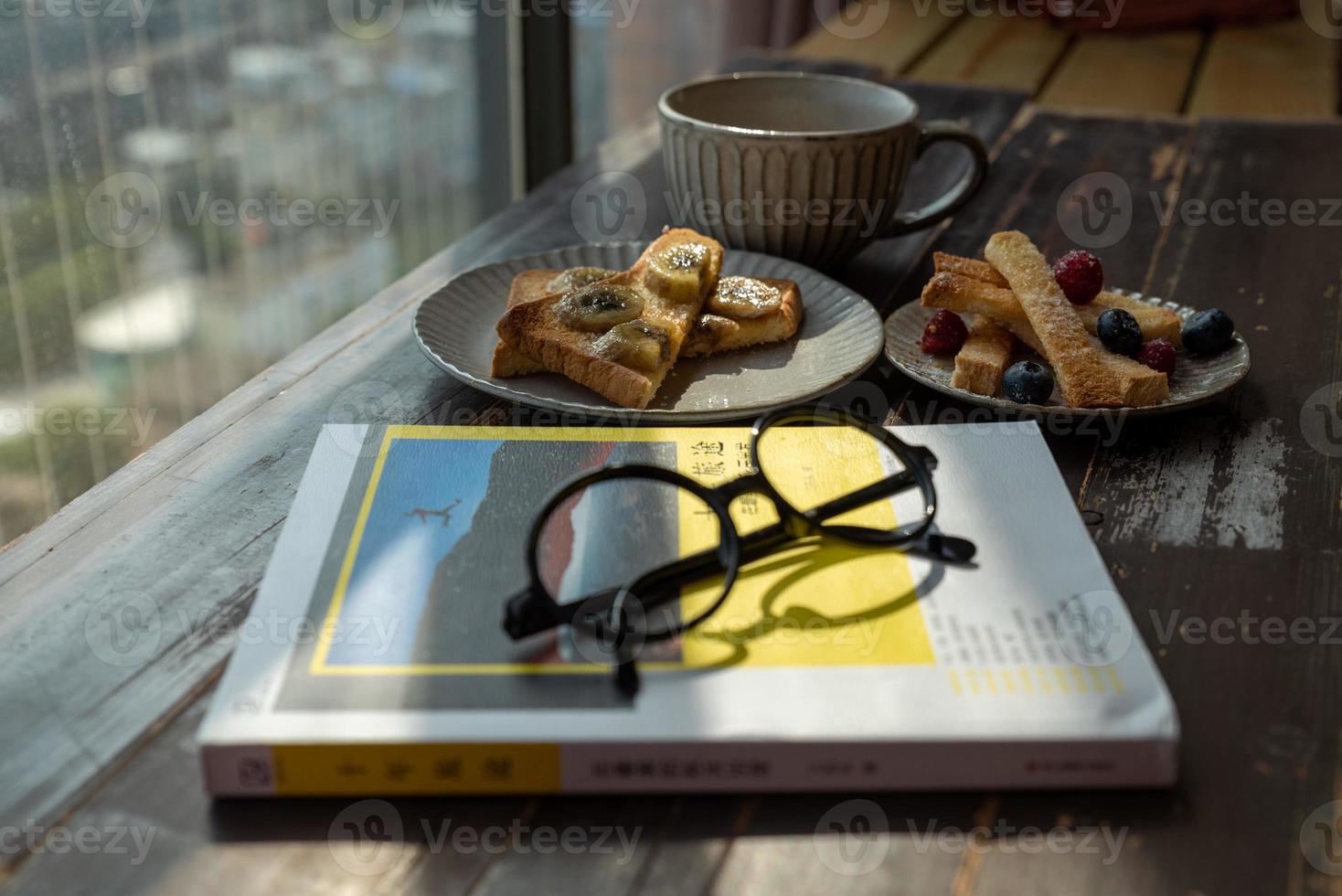 Afternoon Tea Time, Schwarztee mit Brot foto