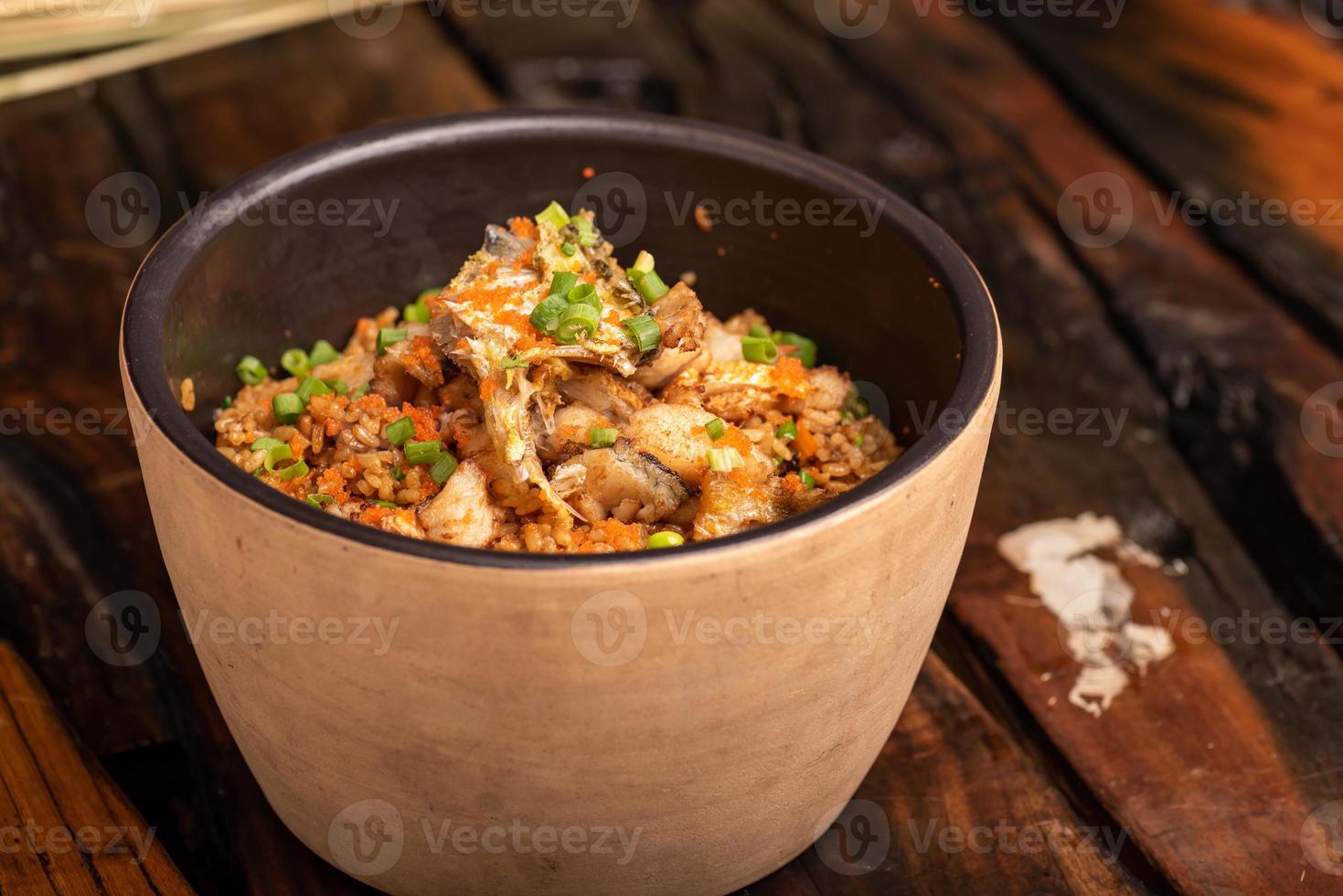 traditionelle chinesische Bankettgerichte, gelber Croaker geschmorter Reis foto