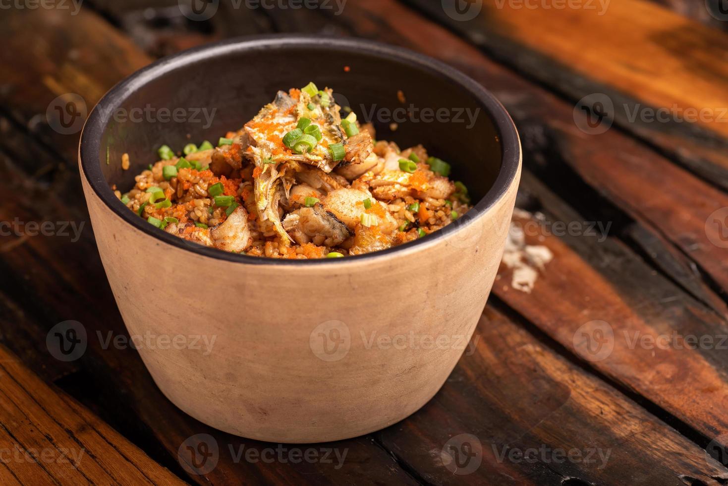 traditionelle chinesische Bankettgerichte, gelber Croaker geschmorter Reis foto