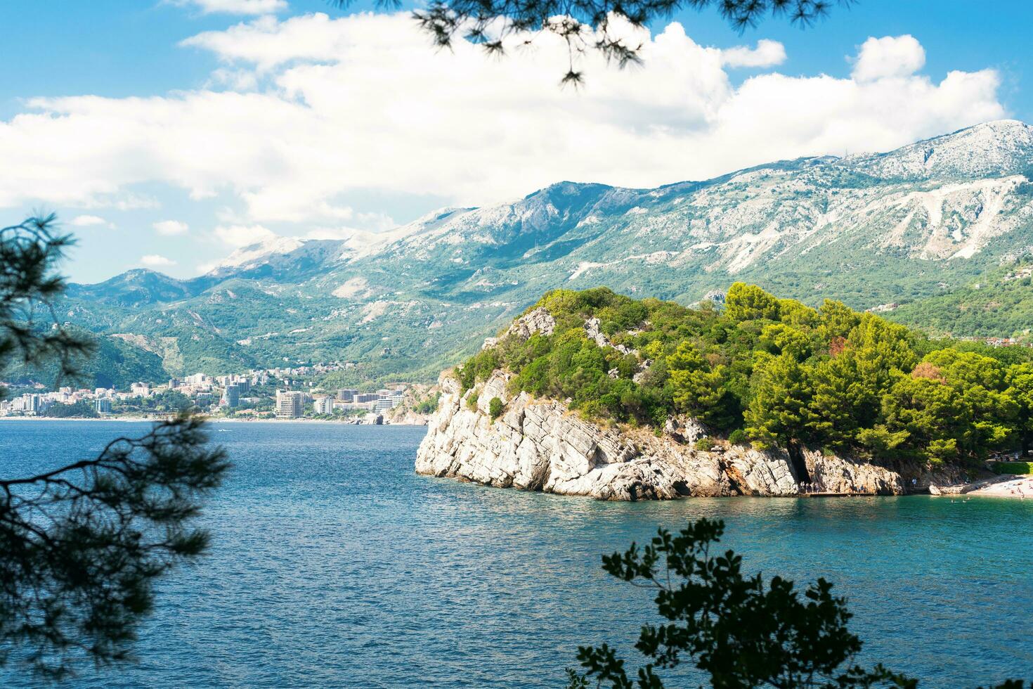 Seelandschaft mit Felsen und Meer. Ferien und Reise Konzept. selektiv Fokus. foto