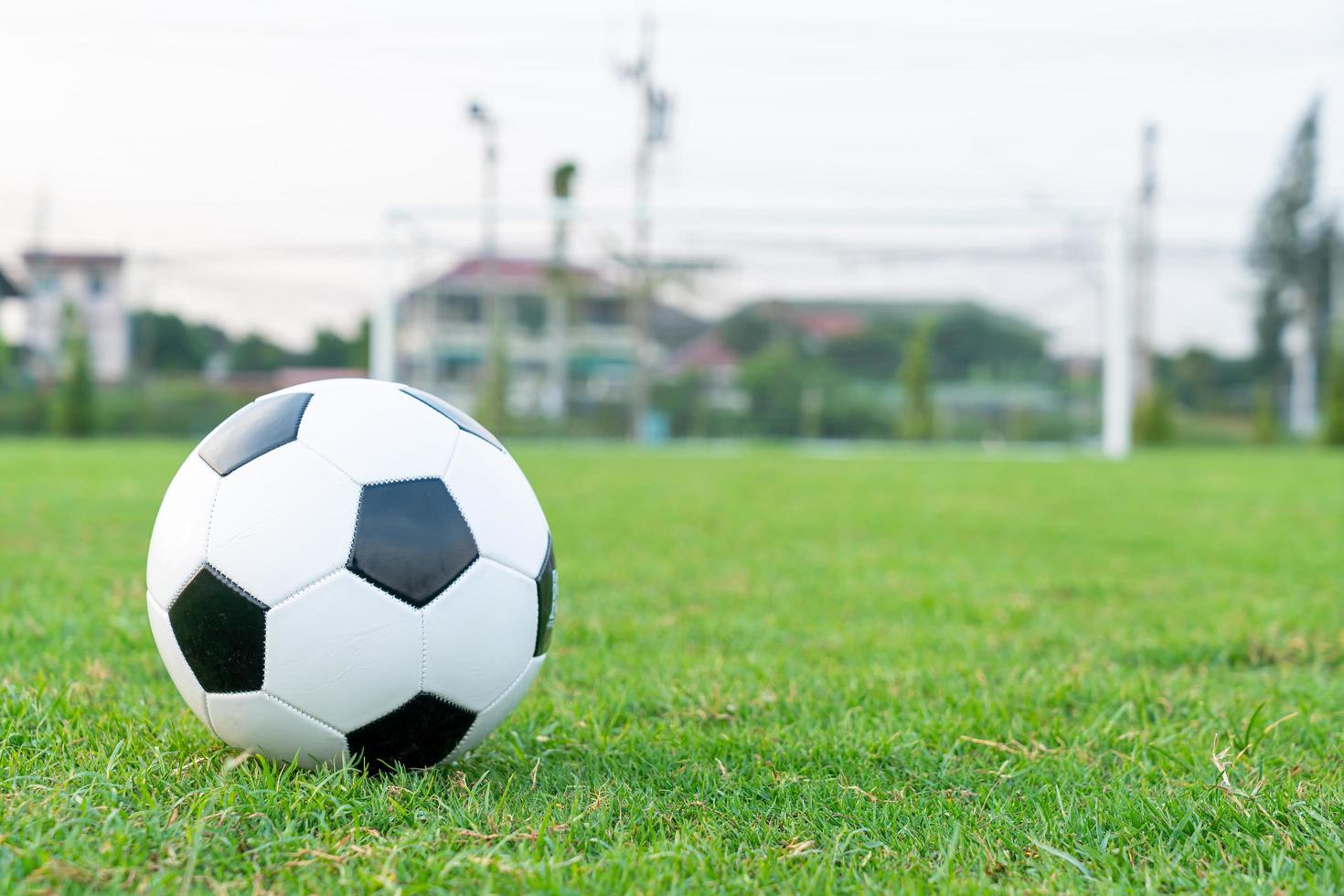 Fußball auf dem Ballfeld foto