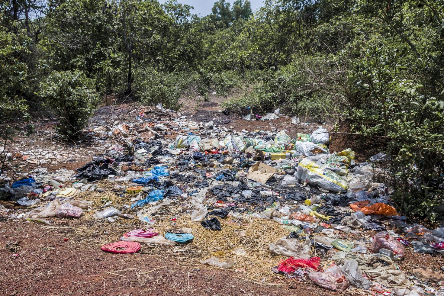 Kulturschock, Müll und Armut in Goa Indien foto