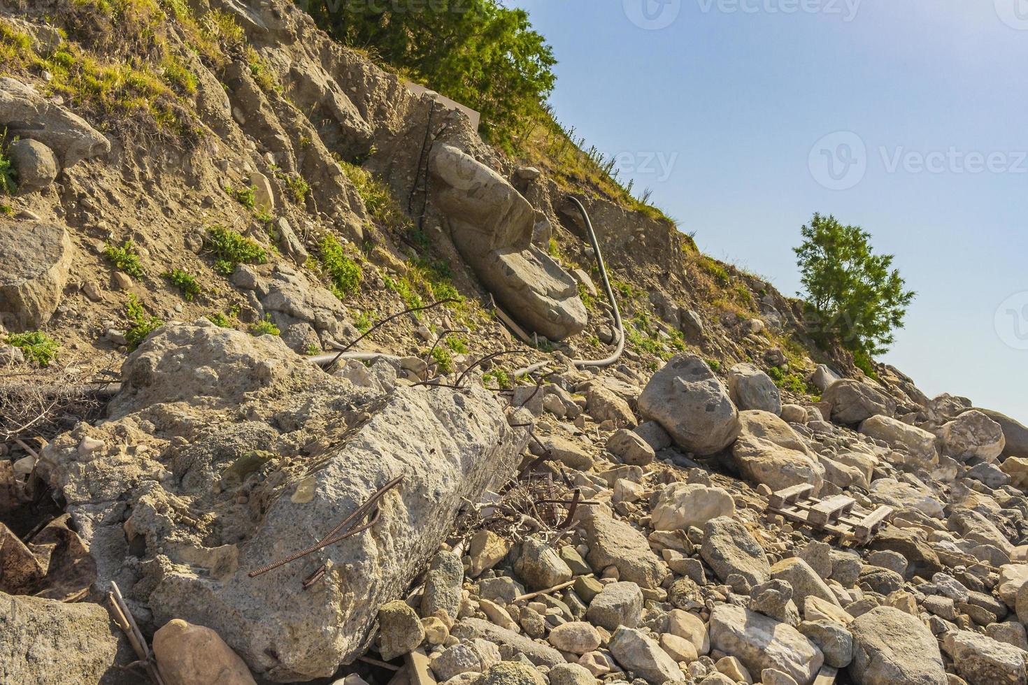 natürliche raue landschaften auf der insel kos griechenland berge klippen felsen. foto