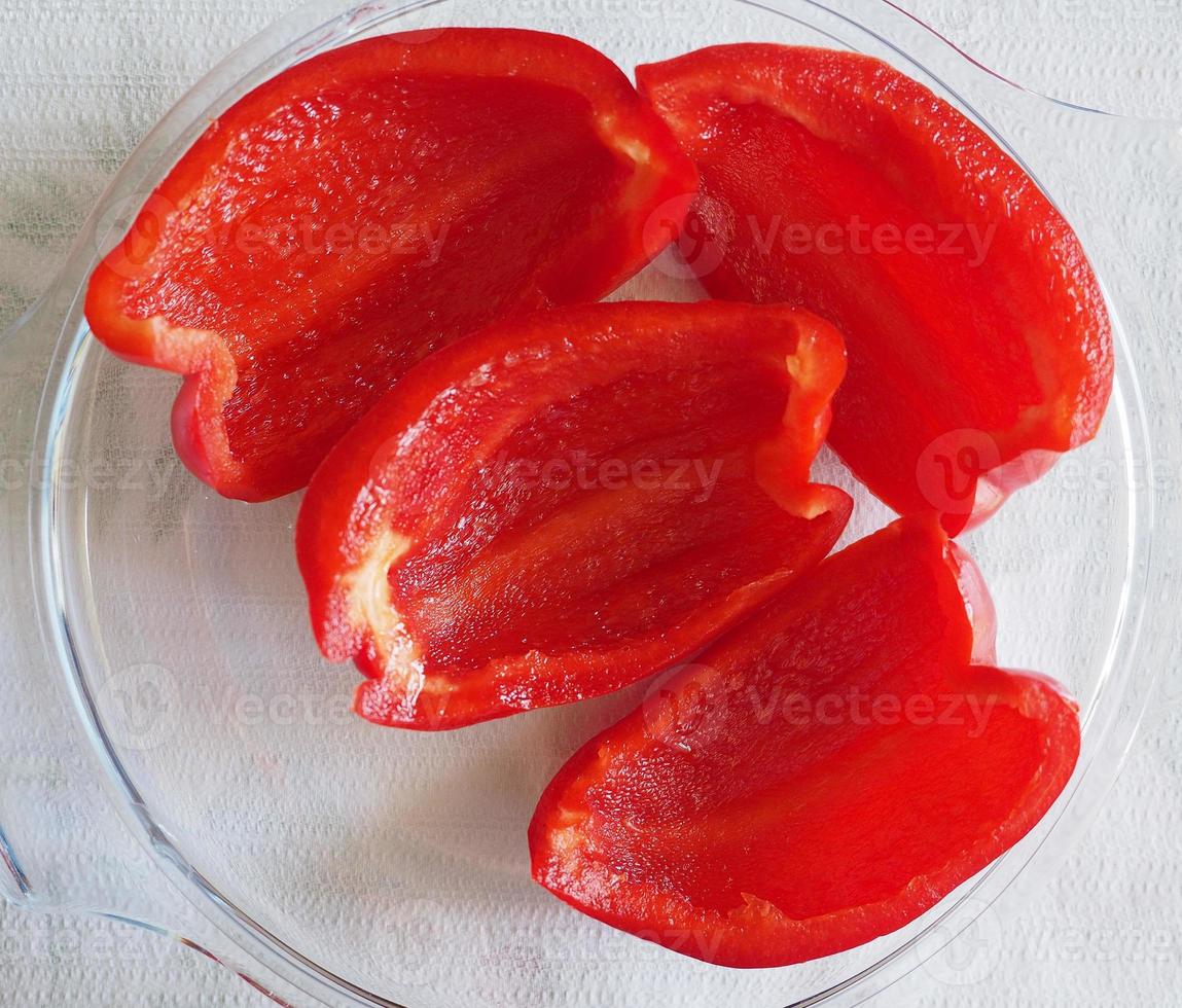 rote Paprika auf dem Tisch foto