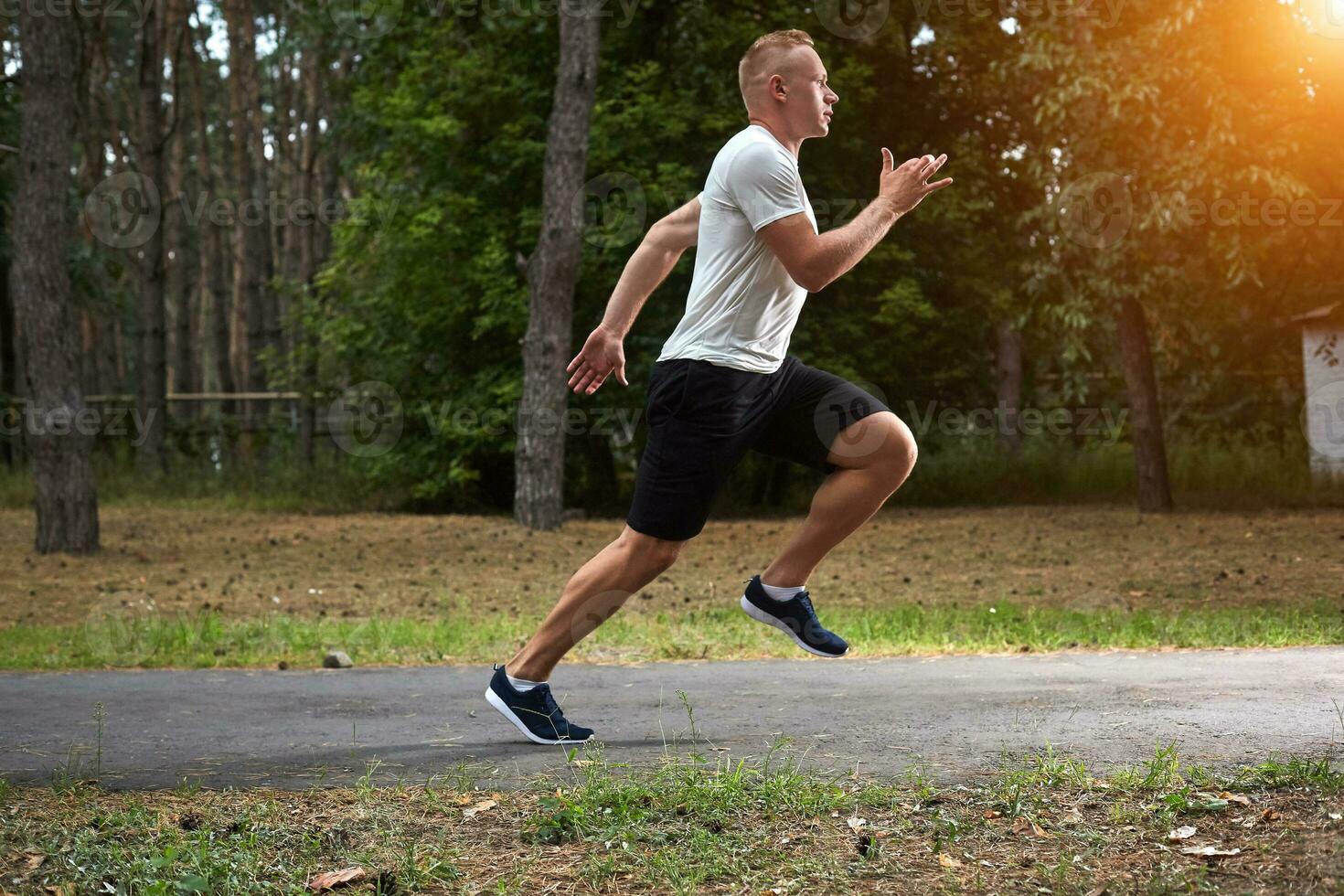 Lauf im das Wald foto