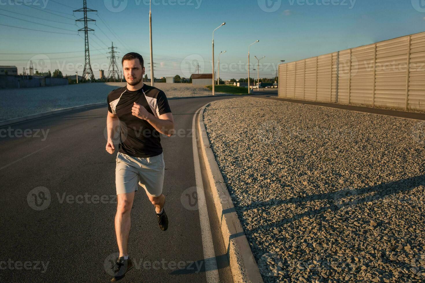 voll Länge Porträt von sportlich Mann Laufen foto