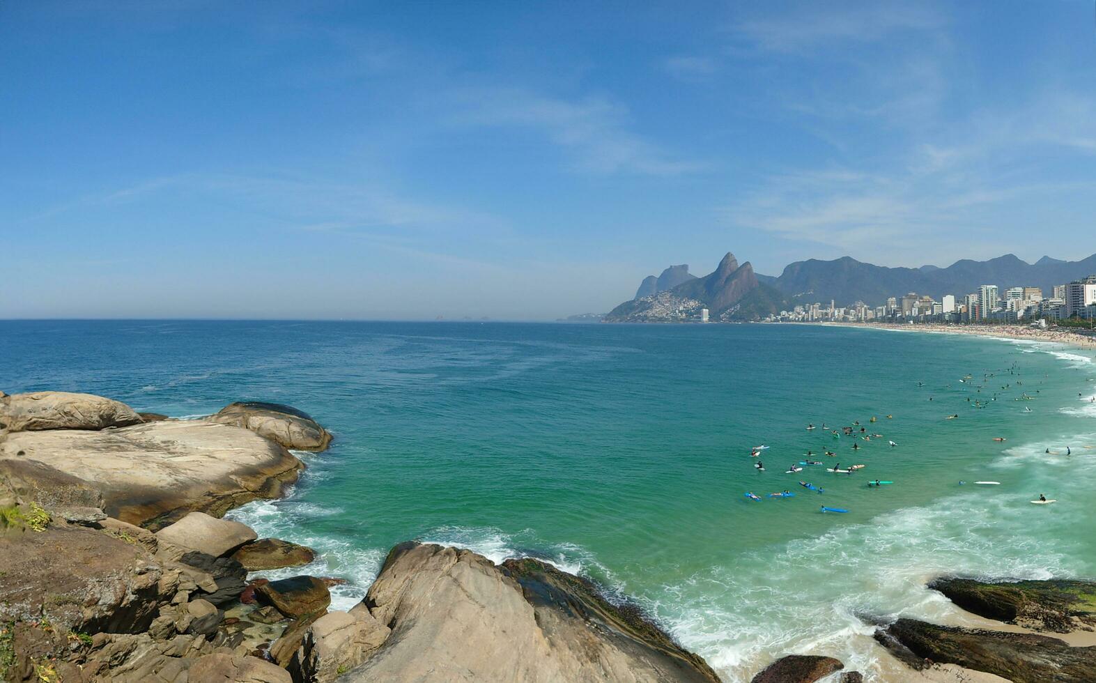 Panorama- Aussicht von arpoador und Ipanema Strände im das Stadt von Rio de Janeiro Brasilien foto