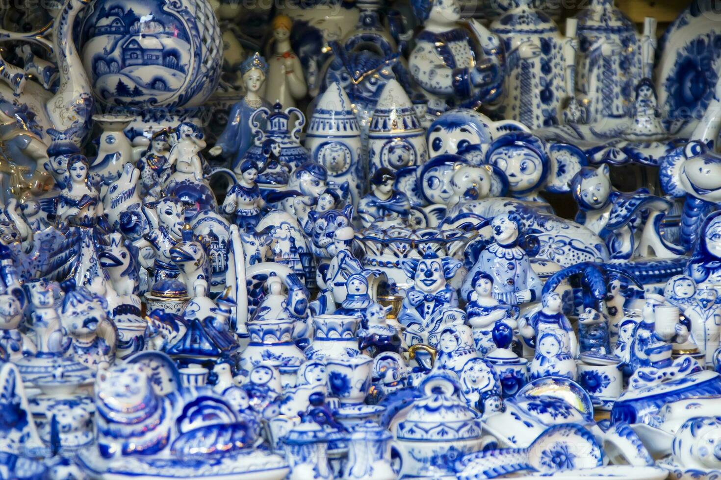 Russisch gzhel. gzhel - - Russisch Volk Kunst von Keramik und Produktion Porzellan und ein nett von Russisch Volk malen. foto