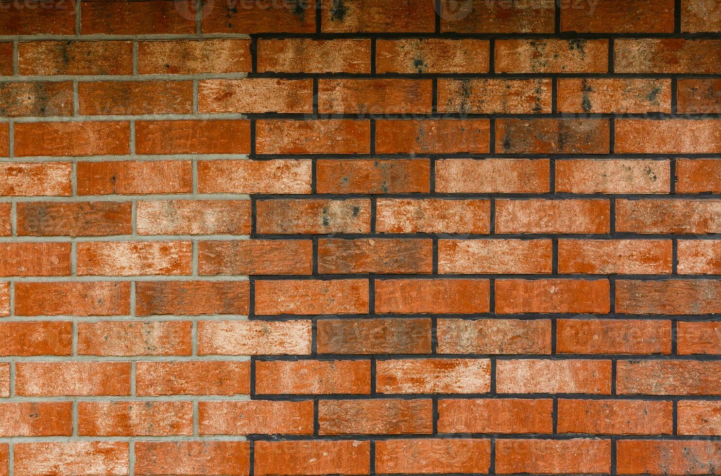 Red Brick Wall Textur Grunge-Hintergrund mit vignettierten Ecken, kann für die Innenarchitektur verwendet werden foto