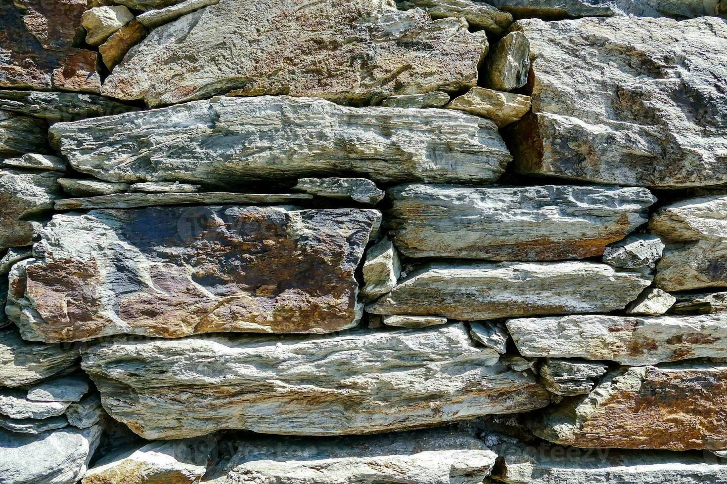 schließen oben von ein Stein Mauer foto