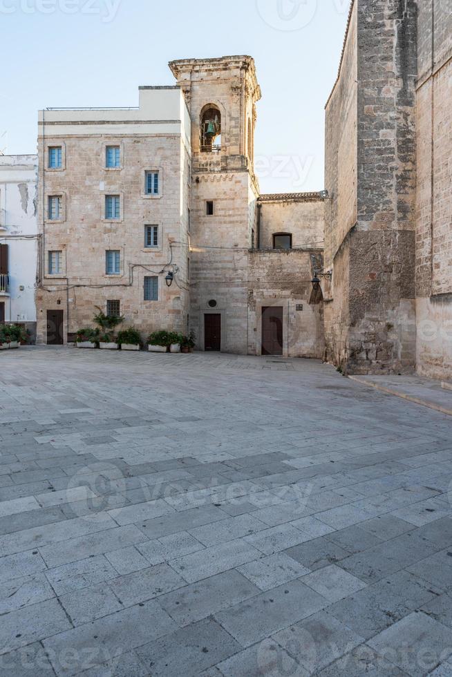 Monopoli, der Hafen und das historische Zentrum foto