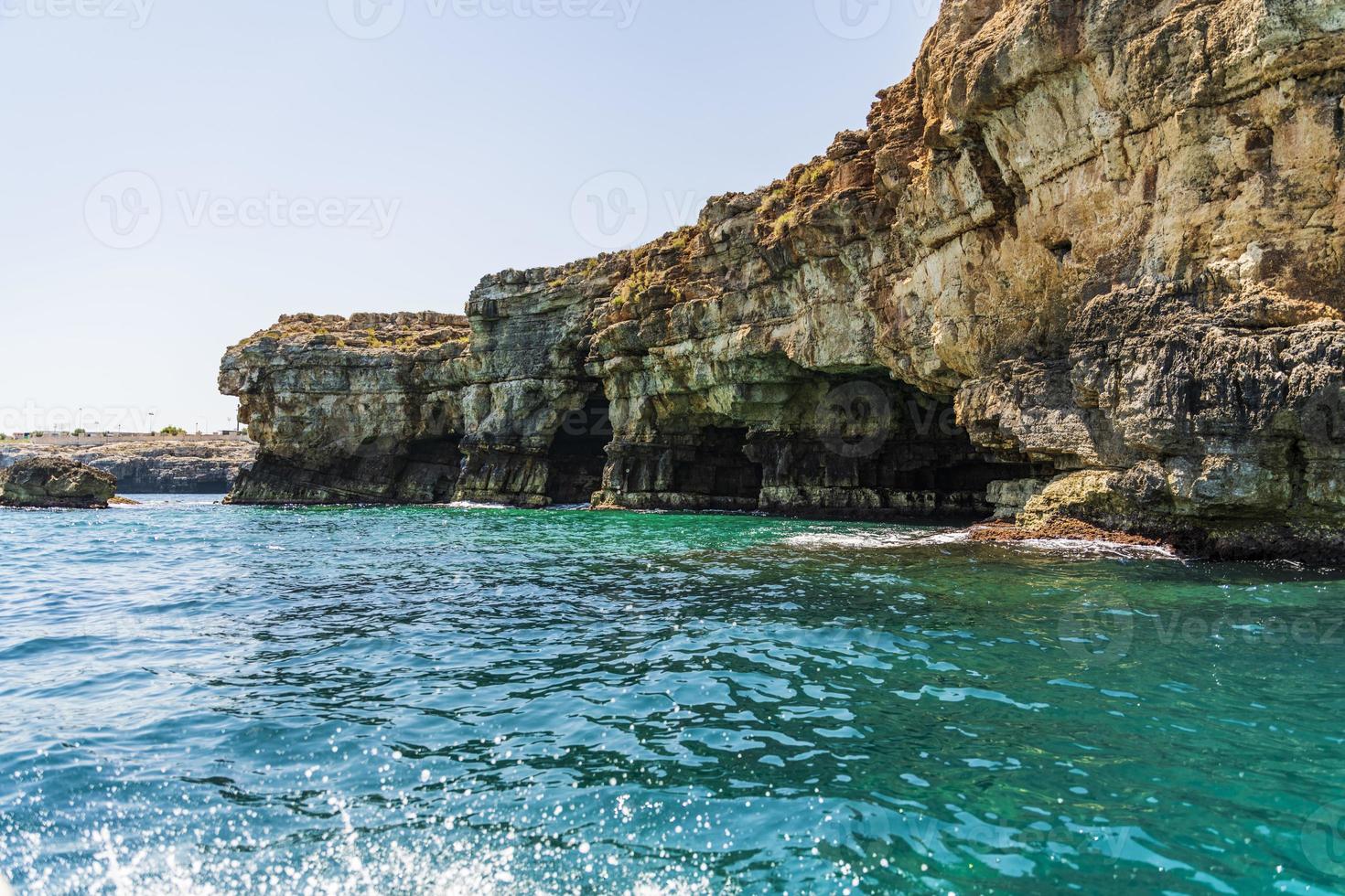 polignano eine Stute vom Meer aus gesehen foto