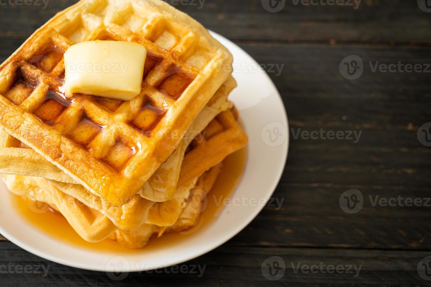 Waffelstapel mit Butter und Honig foto