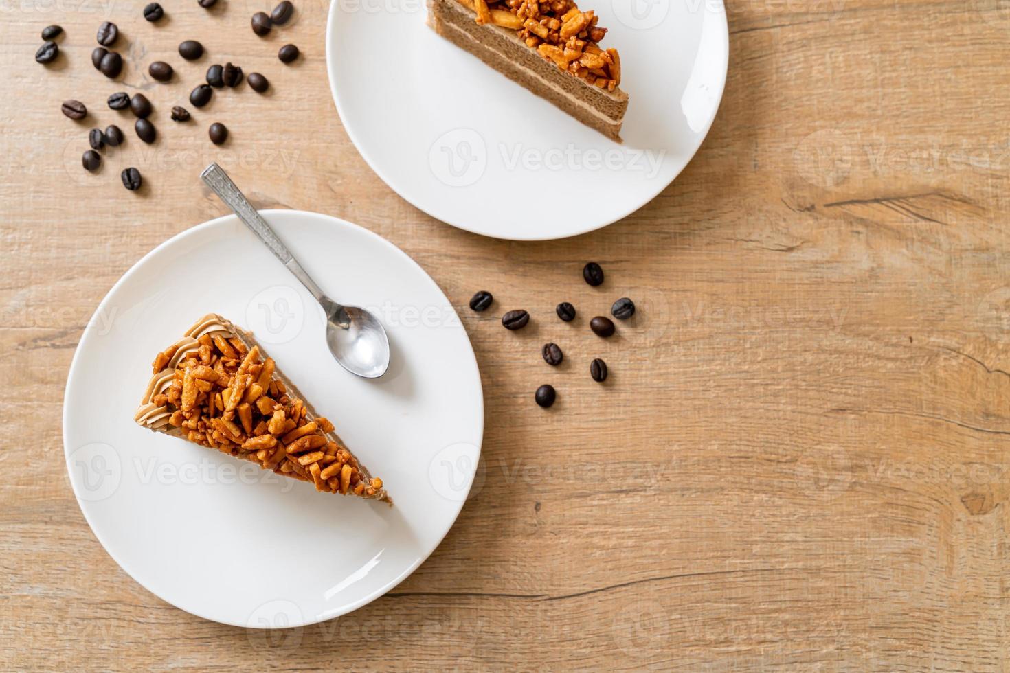 Kaffee-Mandel-Kuchen auf Teller foto